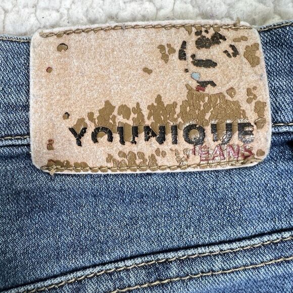 Younique Jeans Women’s Size 3 (Actual Sizes 28x22) Blue Crop Distressed Pattern - Picture 6 of 12